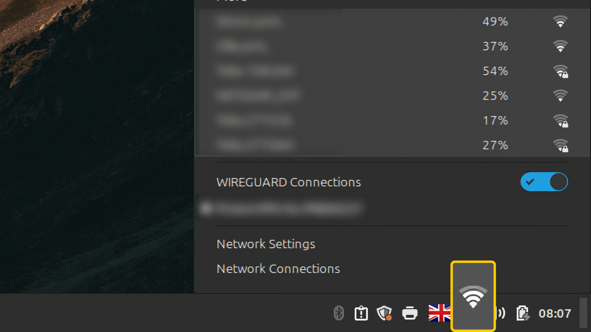 Captura de pantalla que muestra el icono de red en la barra de sistema de Linux.