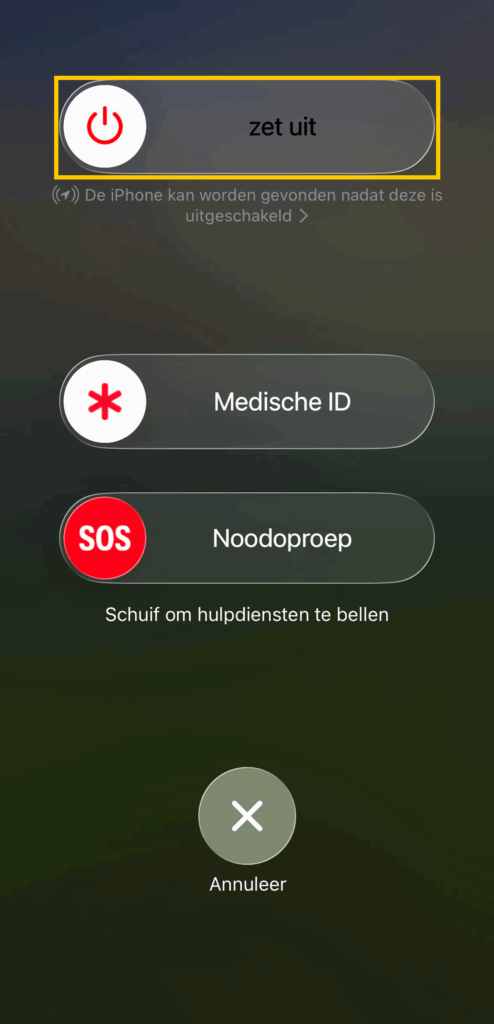 Een scherm dat op een iPhone verschijnt voordat je het apparaat uitschakelt of opnieuw opstart.